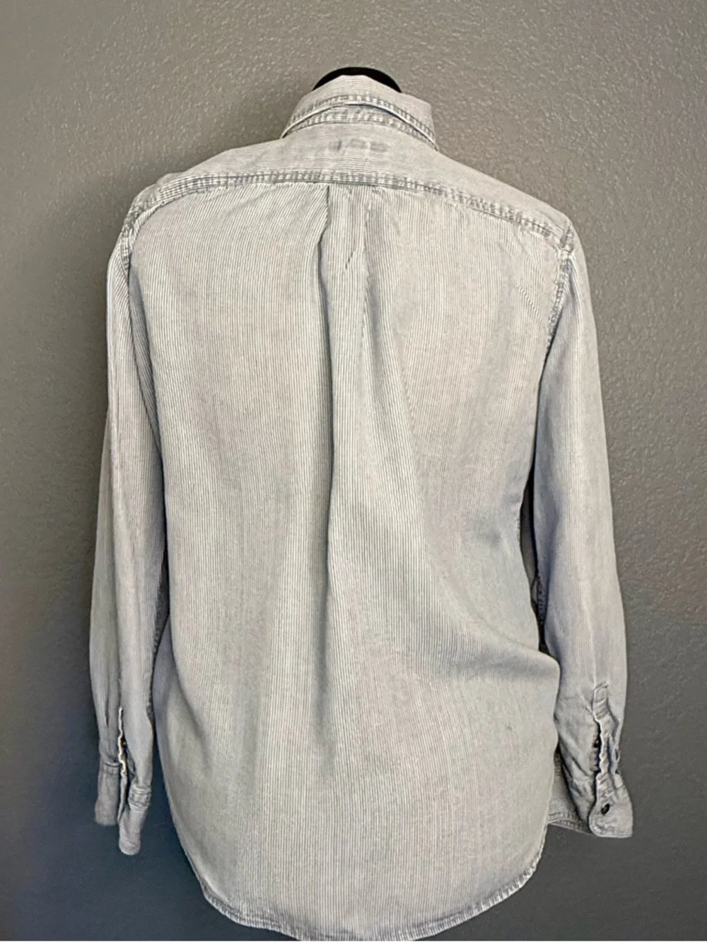 Chaps Chambray Shirt L Blue Button‎ Down Long Sleeve Soft Wash Striped